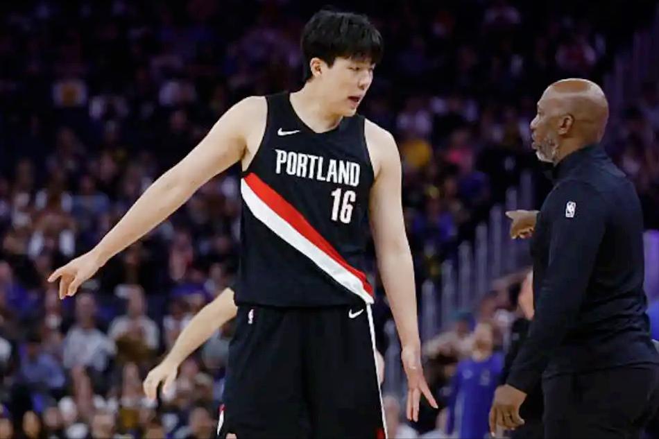 听一听这些评价，杨瀚森首场NBA季前赛表现如何？还是他看问题最准。波特兰当地