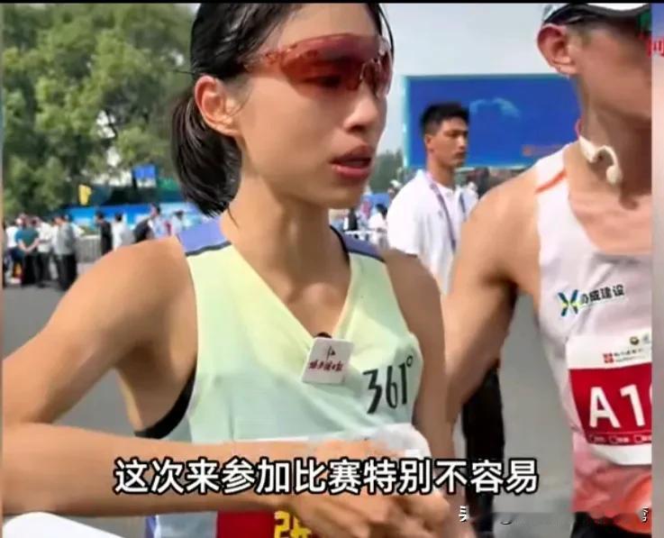 我的母亲是一位护士。她工作三十年没有请过一天假，更没有和同事调休过一天。因为她