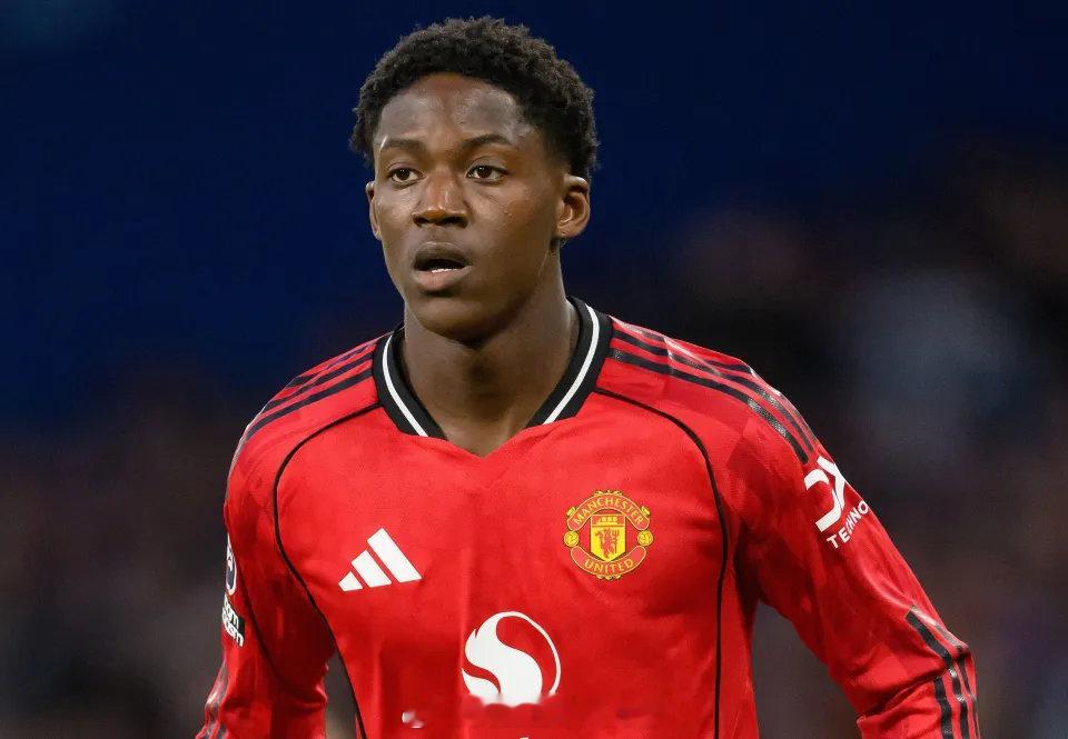 【梅努新合同周薪15万】曼联系记者SamuelLuckhurst：上周六，曼联