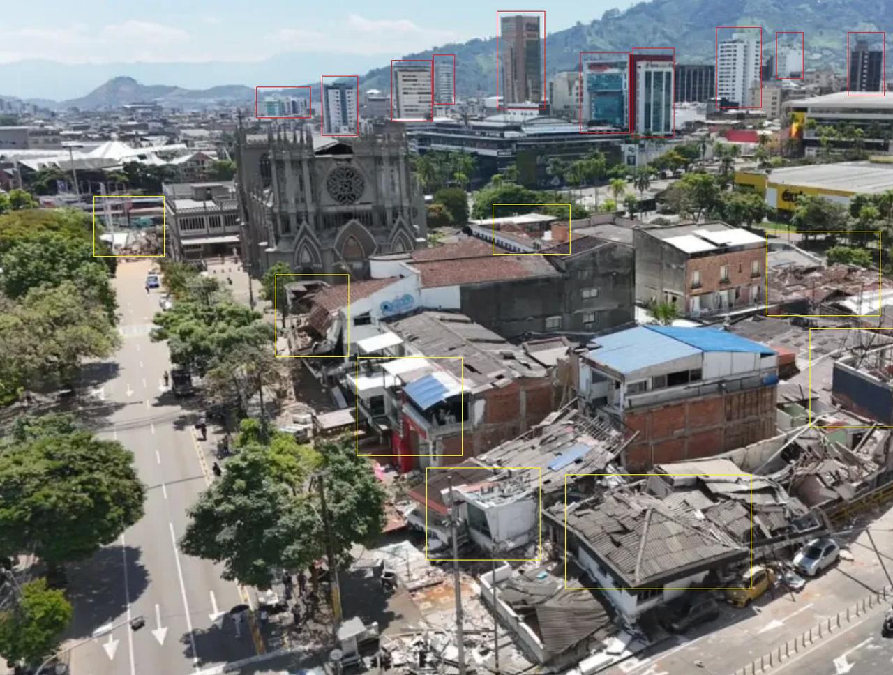 印象中一直有种认知，地震发生时，高楼大厦会更加危险，低矮的楼房相对安全。理由是高