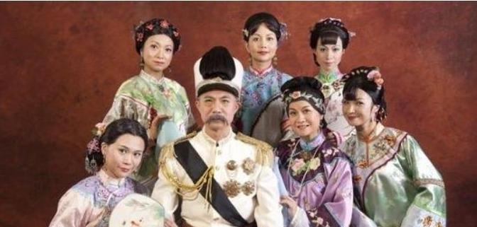 1905年，袁世凯的二儿子袁克文，他与名妓叶蓁一见钟情，一睡定终身，但是最后叶蓁