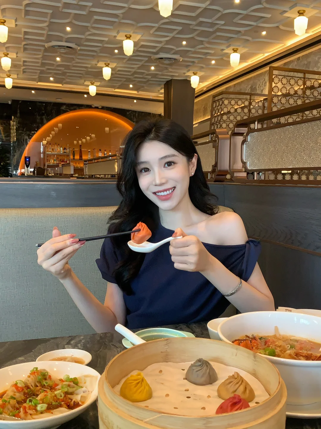 老外朋友带我来吃小笼包🥟