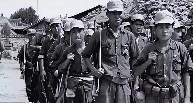 志愿军战俘2.1万，绝大部分是1951年5月间在第五次战役后期被俘的，其中原国民