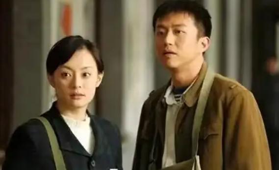 演员邓超说：“2006年，在拍《甜蜜蜜》时，有天我在现场拍戏，孙俪没戏，她没来，