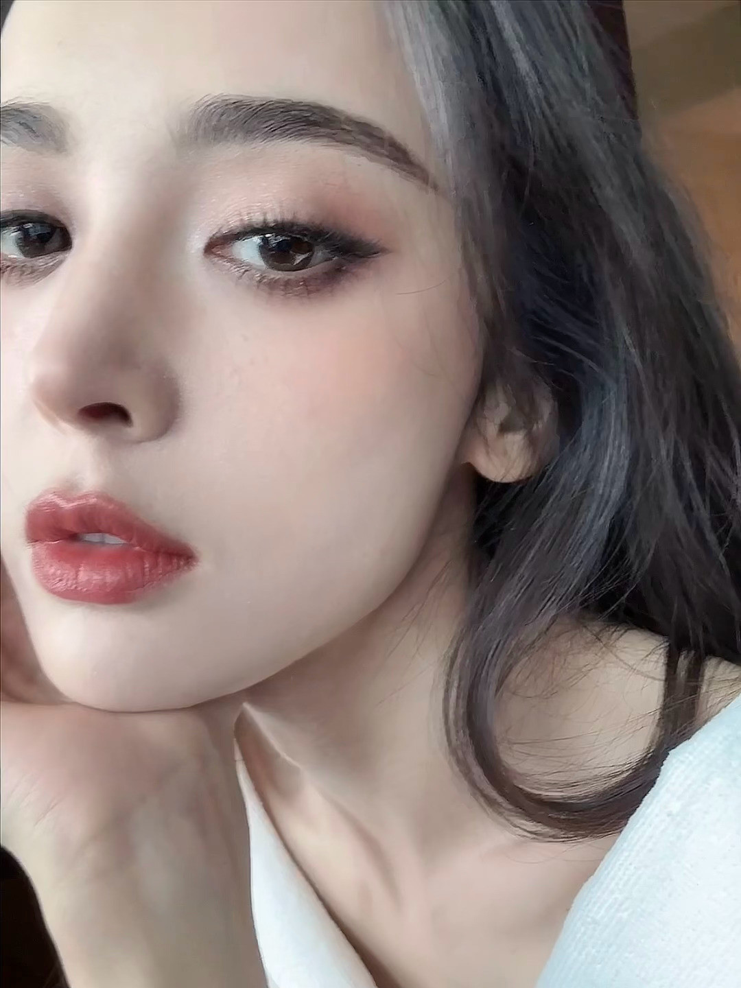 这是娜扎苹果后置怼脸照世界上最美的怼脸照…..