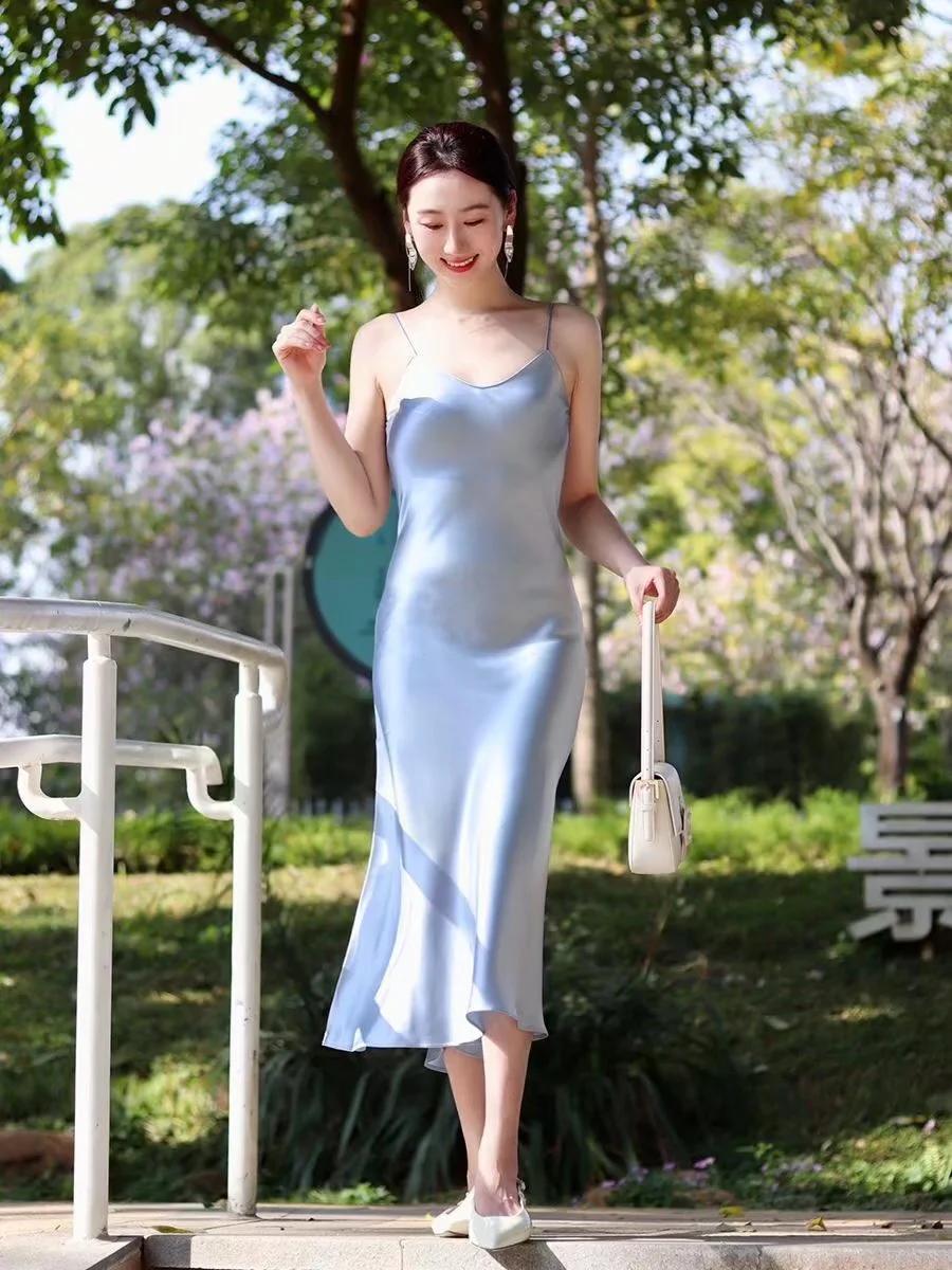 都说长寿有三妙，喝水走路加欢笑。都说快乐有三窍，舍得放下加忘掉。都说老年有三好，