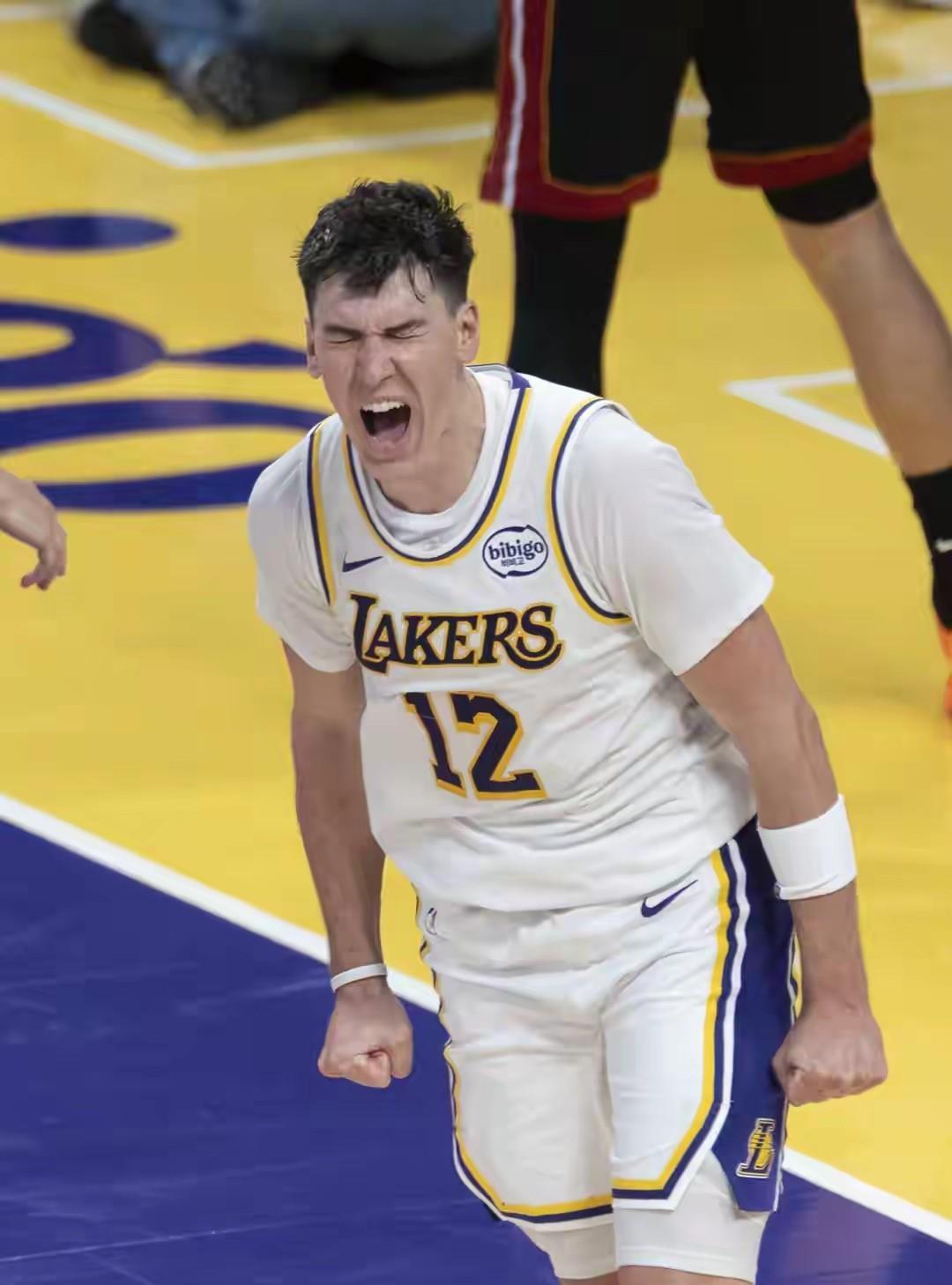 佩林卡在拉拉维亚身上找回点面子近两个赛季，湖人队总经理佩林卡在选秀、签约上的运