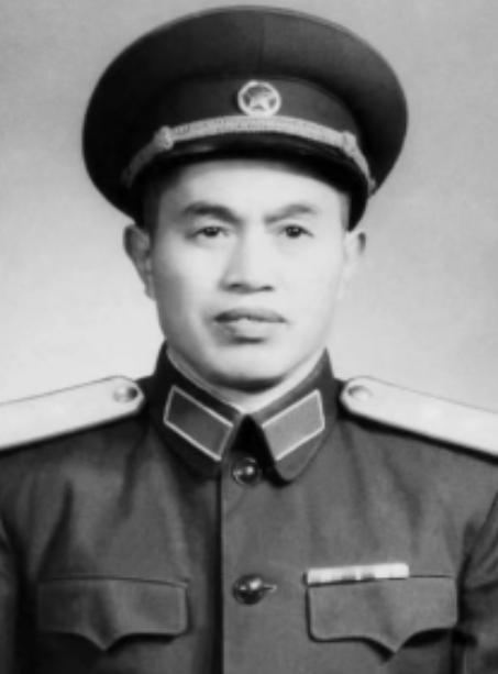 1969年，兰州军区司令员皮定均视察张掖时，发现当地女人不穿裤子，村干部尴尬道：