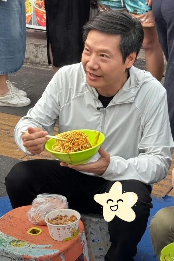 面相真的是门玄学，不信你看雷军这人多接地气，56岁的人了，身家千亿，按理说