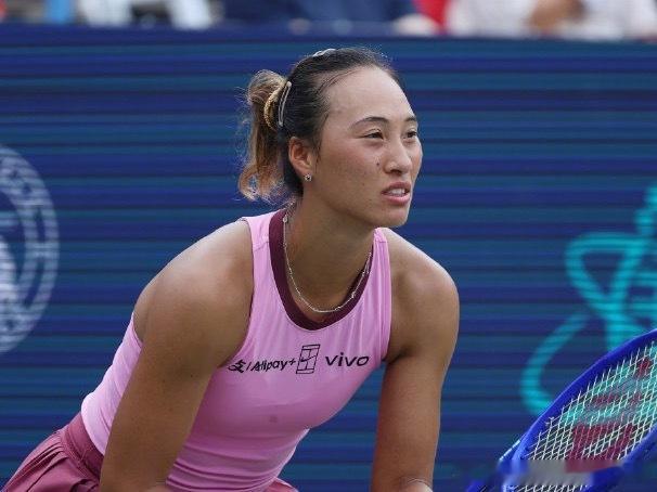 最新WTA榜单出炉，郑钦文世界排名落至123位，距离生涯巅峰第4位落差...