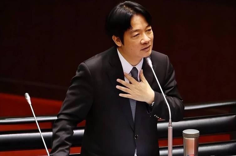 民众党前主席柯文哲妻子陈佩琪，日前与儿子一同前往大陆旅游，期间乘坐高铁时，偶然遇