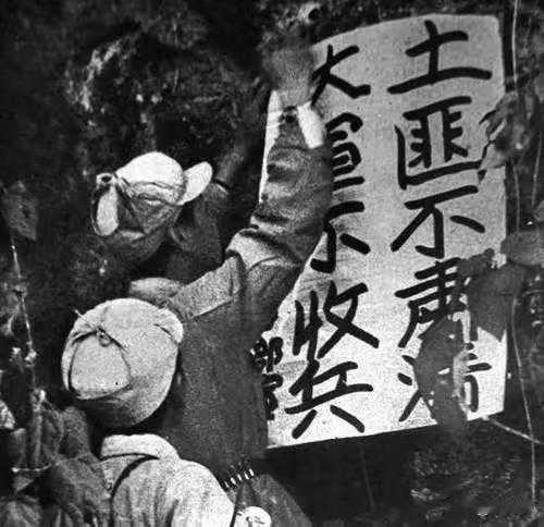 1950年初，贵州一夜之间丢了21个县城，各地土匪像是约好了似的，从山里涌出，抢