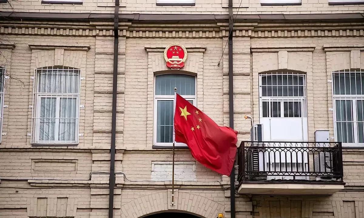 中国与立陶宛形式上没有断交，实际上已经断交了1个多月，自5月以来，中国驻立陶办事