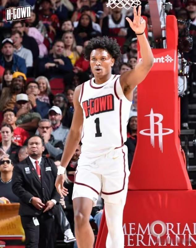 沙利文:阿门-汤普森和谢泼德一起进行投篮训练据火箭队助教沙利文透露，在这两天里