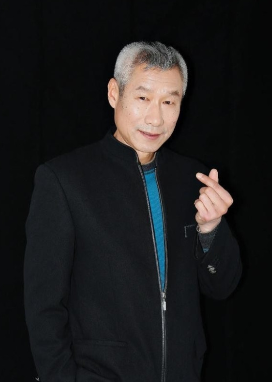 1990年，28岁的孟天骄把32岁的刘佩琦带回了家，跟母亲宣布：“我们要结婚了”