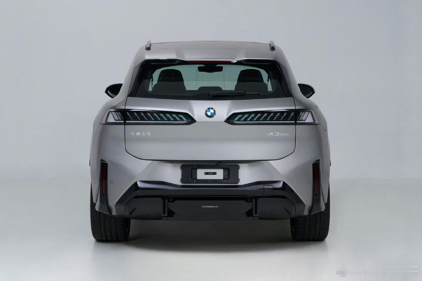 国产宝马iX3的定妆照来了，尺寸挺标准的中型SUV身材，轴距超过3米，后排空间应