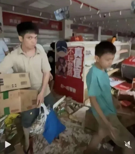 真是没素质啊！这回人尽皆知了广东怀集前阵子遭了洪水，本来大家都忙着救灾，结果