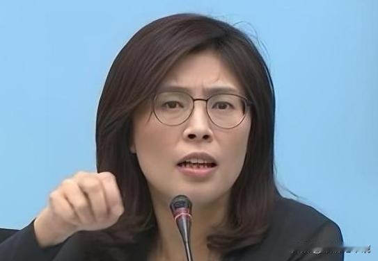 郑丽文曾抛出了这么犀利的问题！她问道：“如果有一天，我们真的和解放军杠上了，你们