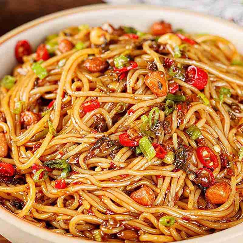 睡不醒，这么美味的拌粉都提不起精神来，唉！带定位晒今日生活我的今日状态：😁