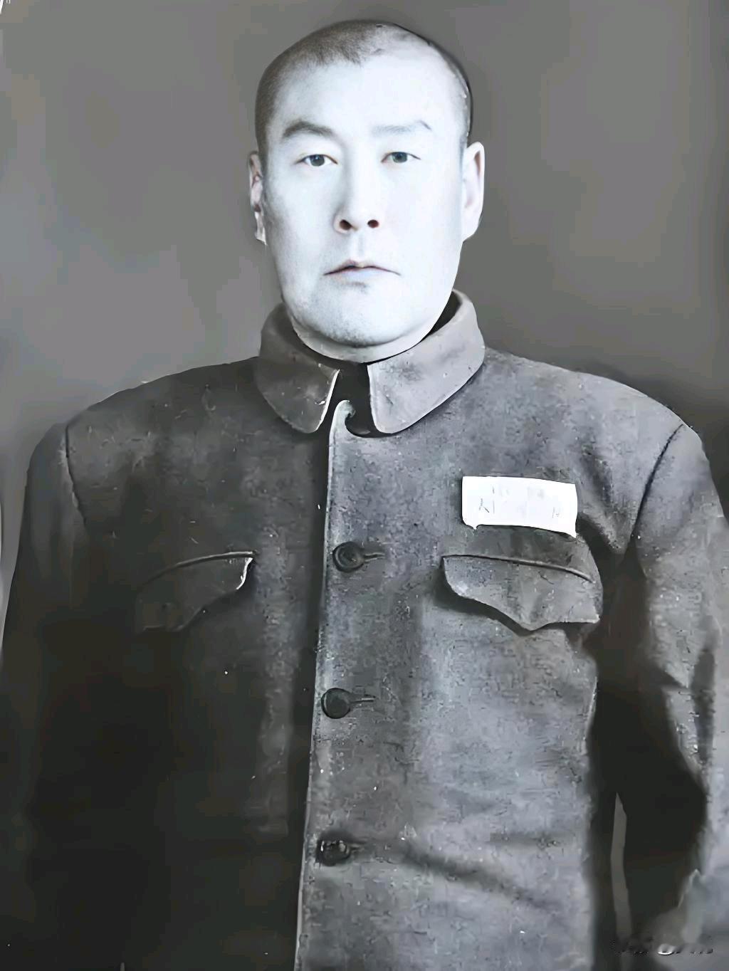 1942年，一女八路从来不洗脚，引起了游击队长甄凤山的警惕，他半夜潜入女队员