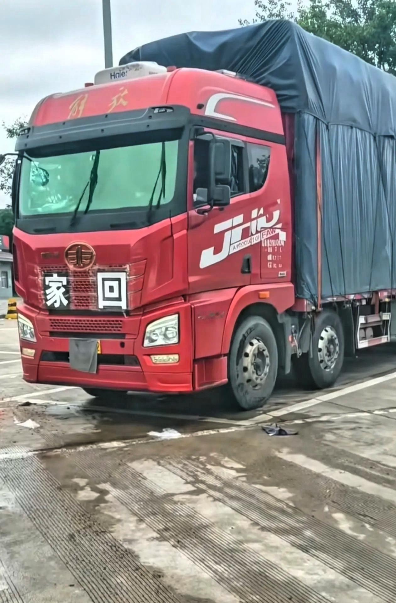 泪目了，陕西，一34岁大货车司机把车停在服务区休息，被发现时已经离世3天，4名爱