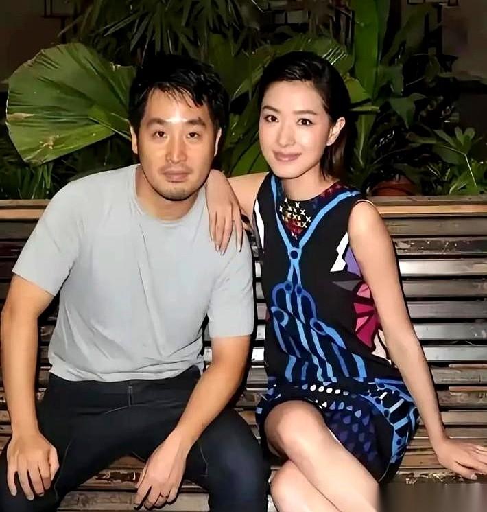 曾经死磕“不婚不育”的清冷女神万茜，居然闷声不响做了13年的人妻。瞒着全世界，