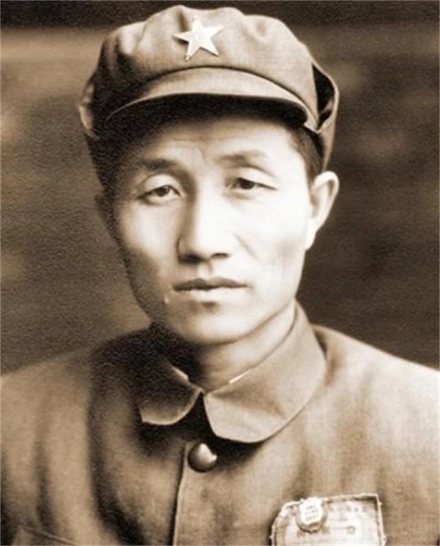程子华是四大野战军中唯一没有军衔的兵团司令员。凡事都有因果，程子华没有授衔，肯定
