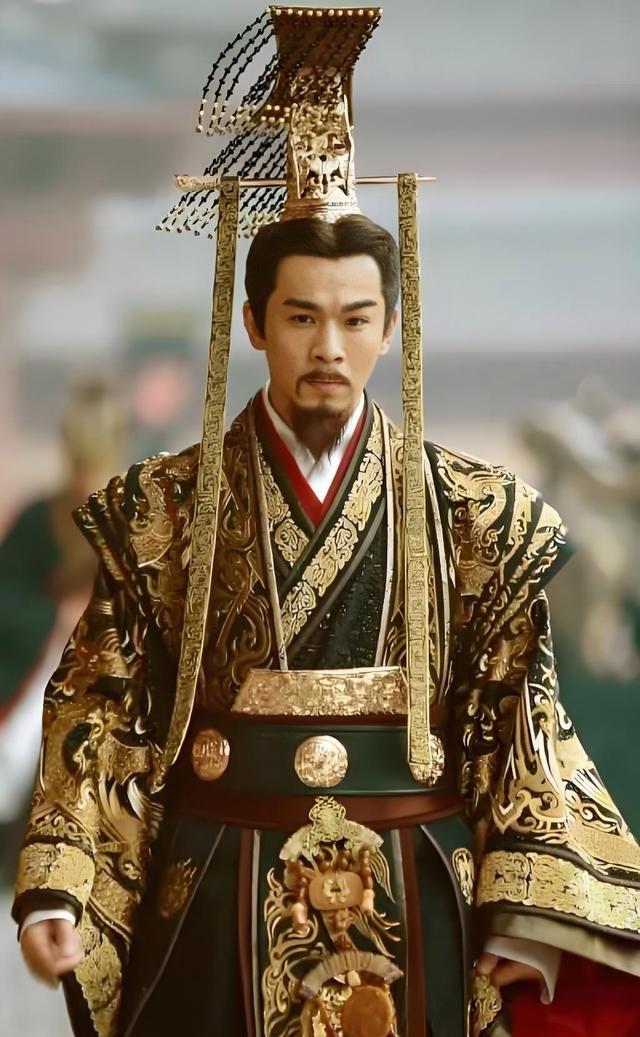 秦朝最大的弊端在哪里？秦朝最大的弊端在于‌中央集权与严刑峻法的恶性循环‌。秦