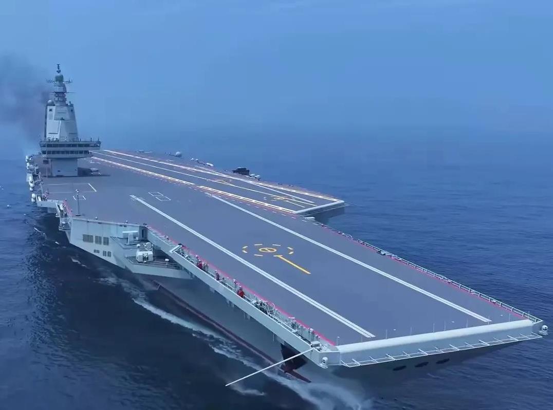 如果大阅兵的战斗机编队，直接从福建舰上面弹射起飞，飞过天安门广场，那肯定开创了先