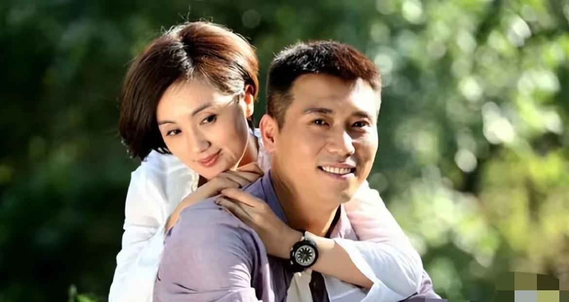 李乃文直掉眼泪说：“咱们可是穿一条裤子长大的交情，说啥也得扛过去。听说媛媛