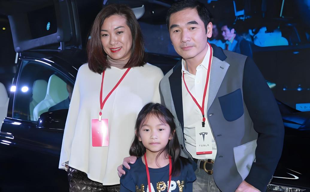 方中信和莫可欣恋爱同居后，方中信说：“我暂时不想结婚生孩子，你吃药吧”！于是，莫
