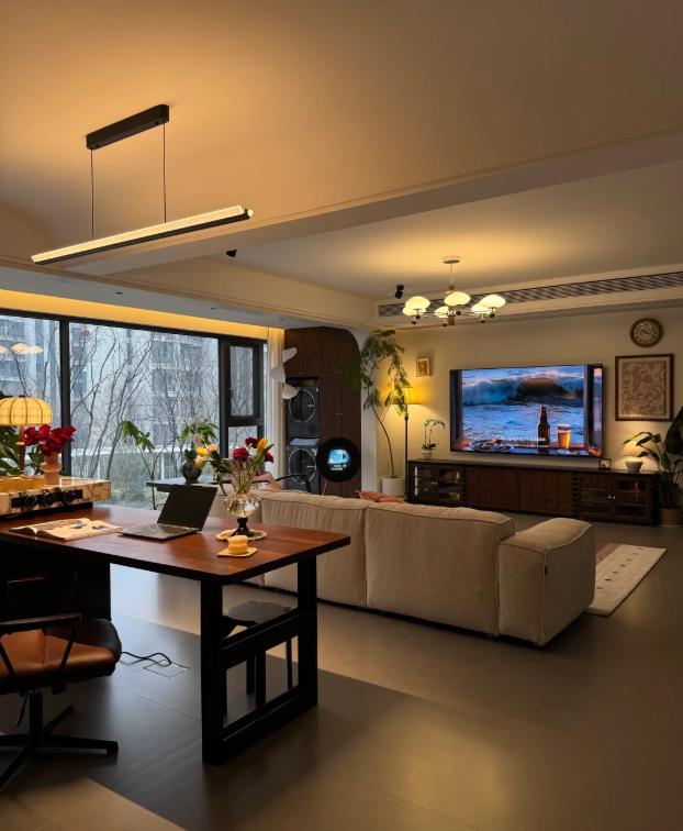 朋友，你是不是也对那种一梯一户、客厅能跑步的大平层心动过？觉得那才是人生的终极目