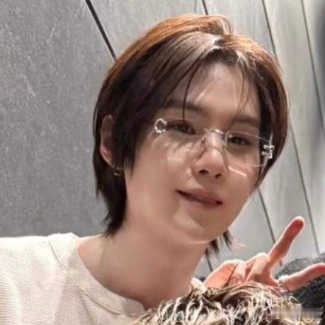 闵玧其完全是妈妈来的