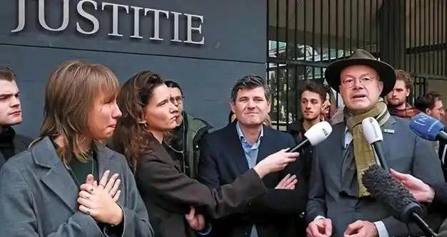 这一回中国可真要杀鸡给猴看了。中国实在忍无可忍，终于要杀鸡给猴看了，谁是这只鸡？