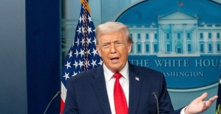 美国总统特朗普表示，如果伊朗试图封锁霍尔木兹海峡，美方将考虑打击伊朗境内电力系统