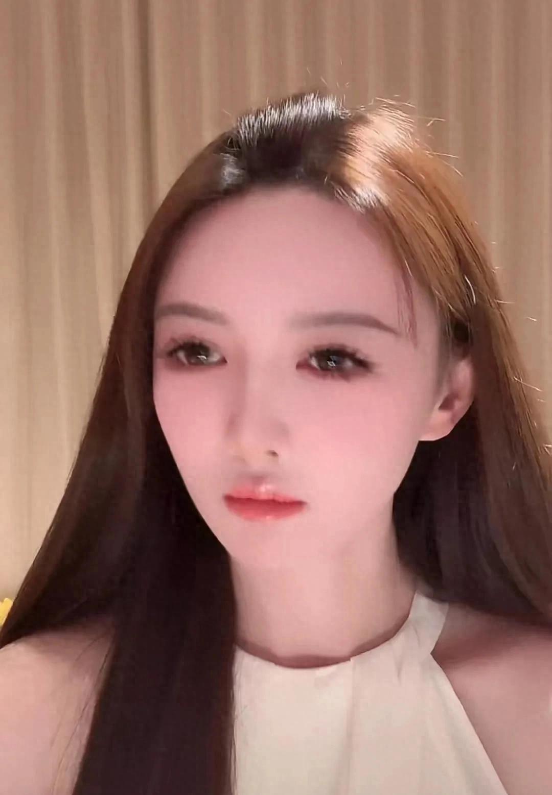 叶珂复播了，没给黄晓明留一丝体面，网友质疑：分手费没给够，又出来捞钱了？7月1