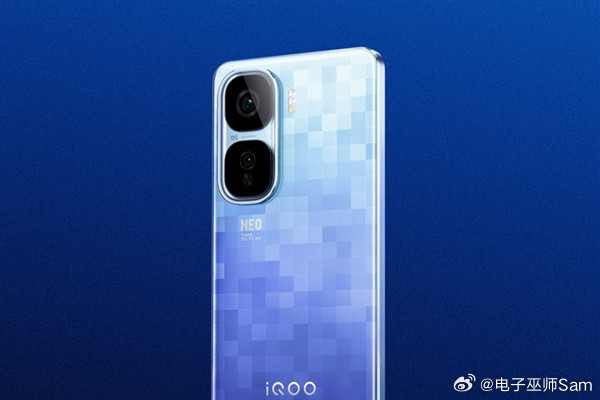 iQOONeo10Pro+太顶了！2K圆偏振光屏+骁龙8至尊+120W快充+