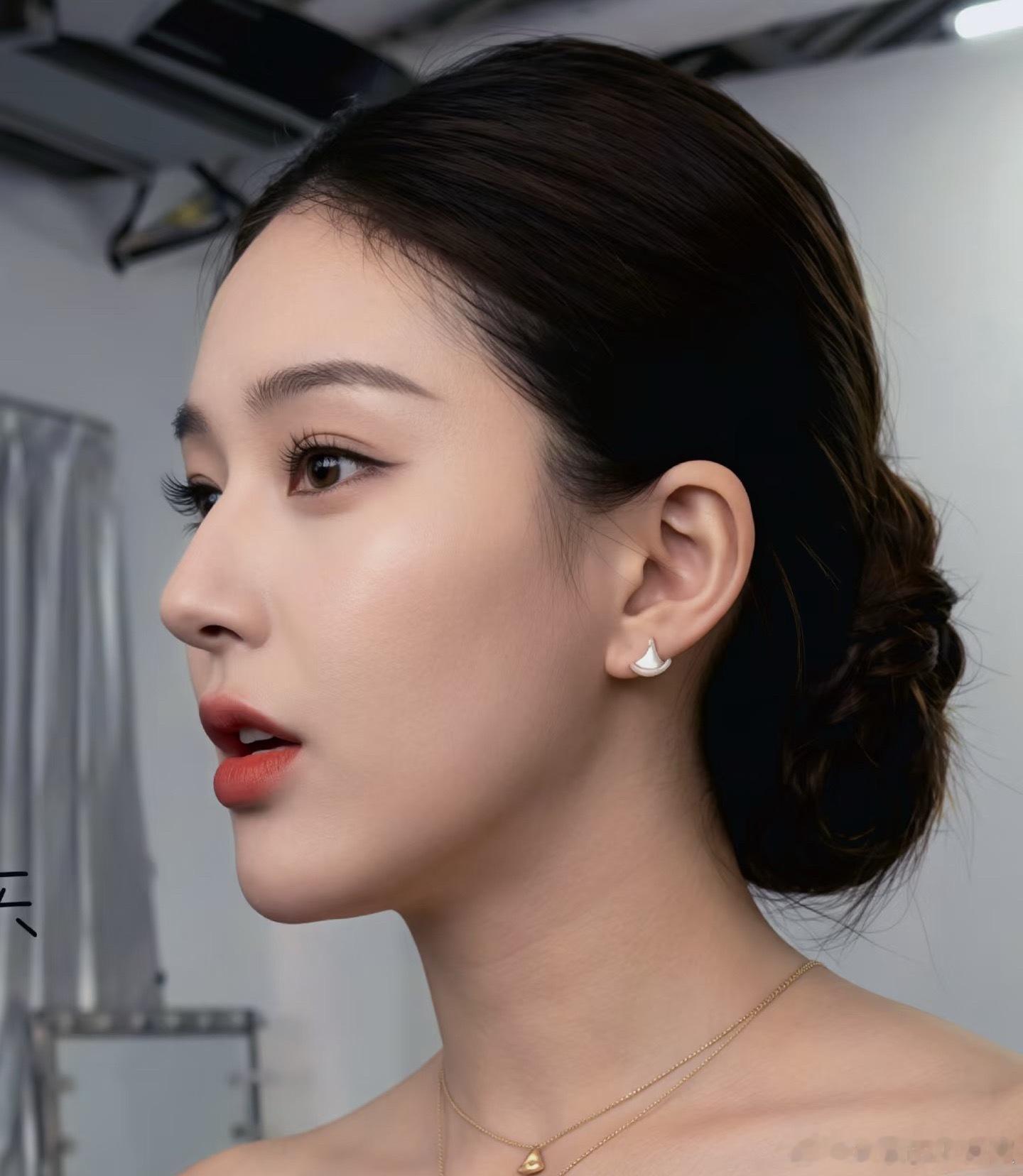 好完美的骨相…赵露思这弧度太绝了​​​