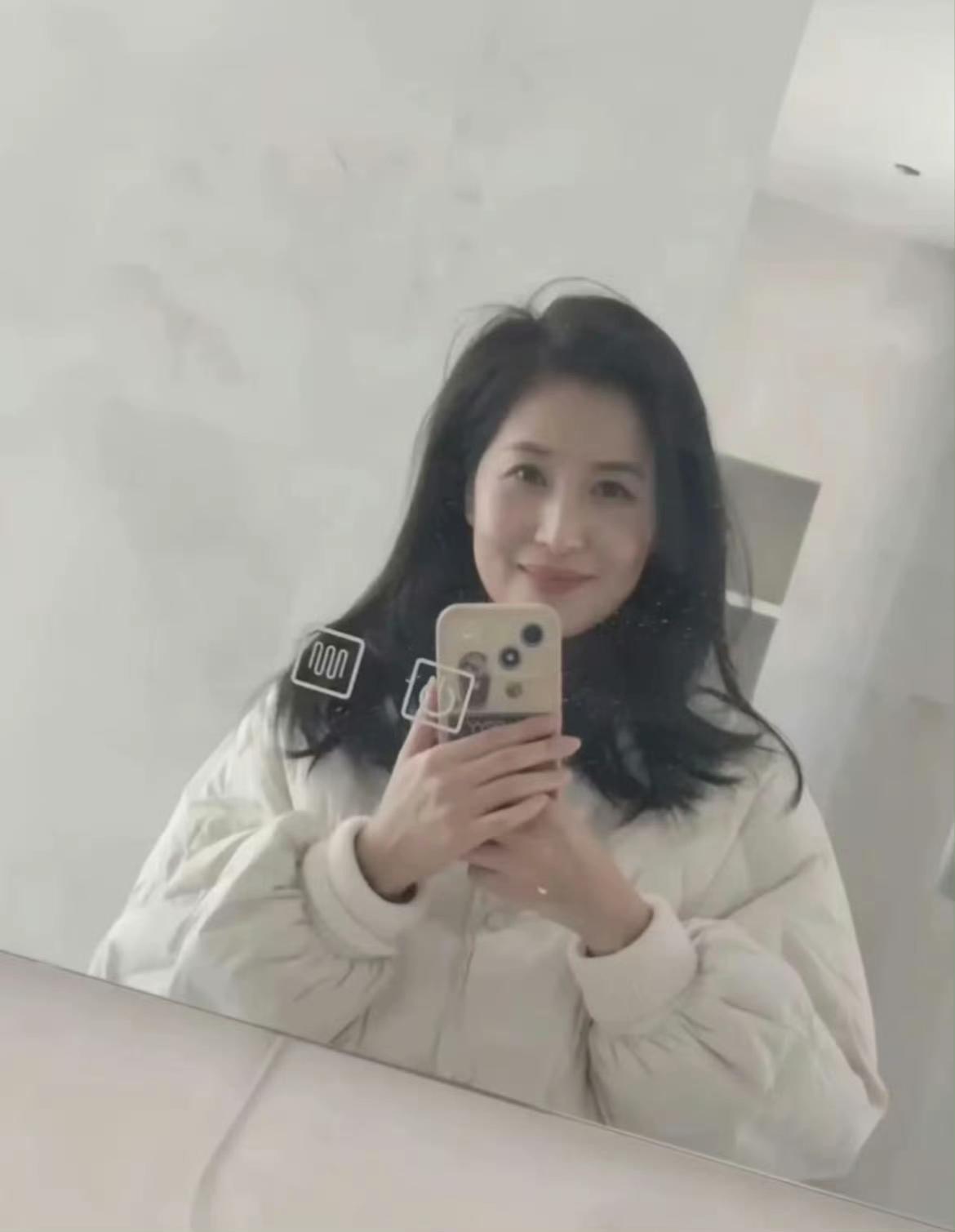 她说自己才刚刚45岁。