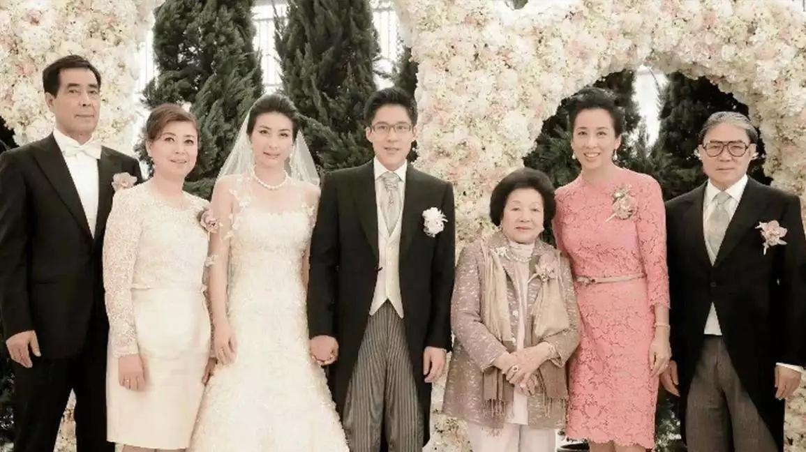 郭晶晶缺席小叔子婚礼真相霍家小儿子霍启仁与泰国华裔女友Namfon的雪山婚礼堪
