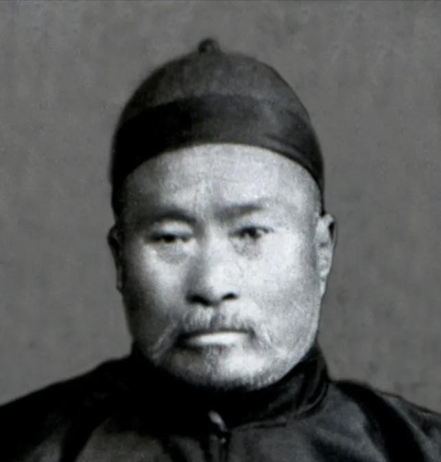 1885年，尚云祥路过京师护城河，见到一名拳师在河边练拳，一时技痒，与对方切磋，