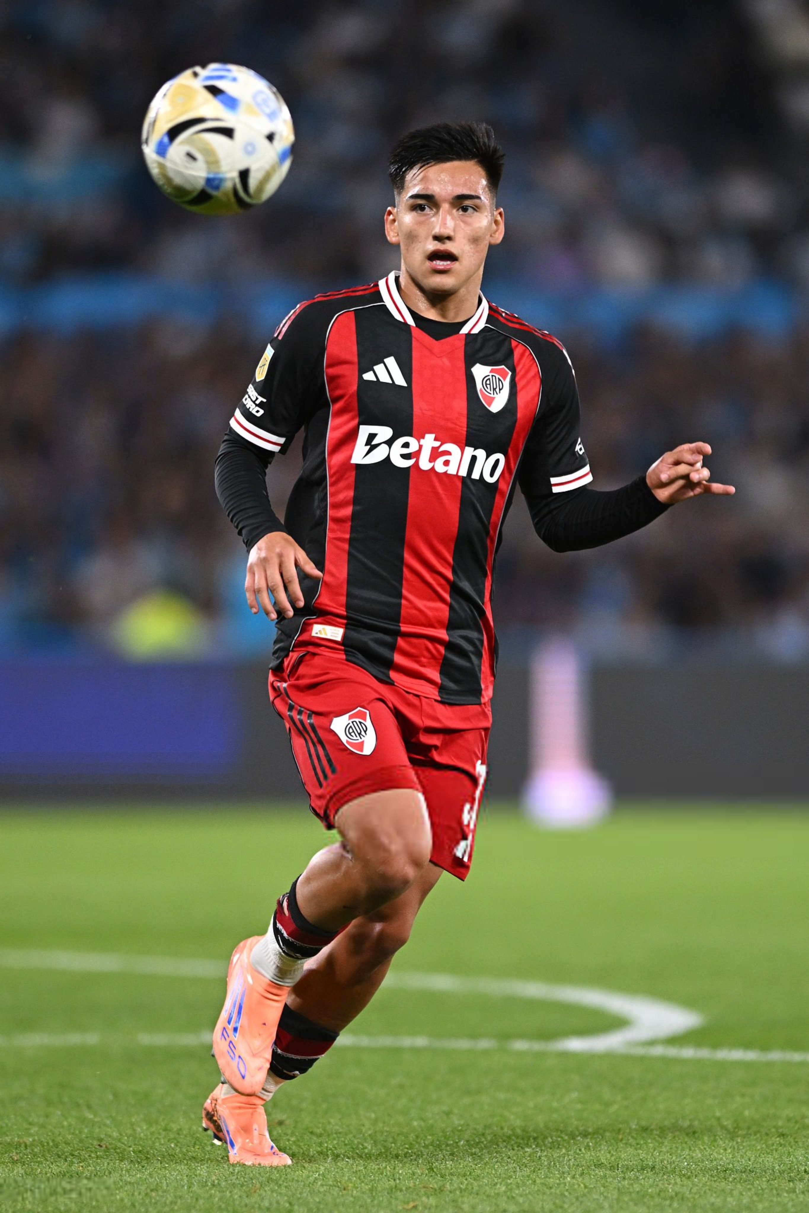 每体：今年夏天，巴塞罗那原本向河床队报价1000万欧元求购边锋伊恩·苏比亚布