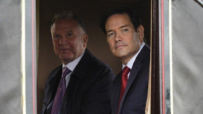 瑞士当地时间上午9：25分，美国国务卿卢比奥与俄乌特使维特科夫乘坐波音C-32A