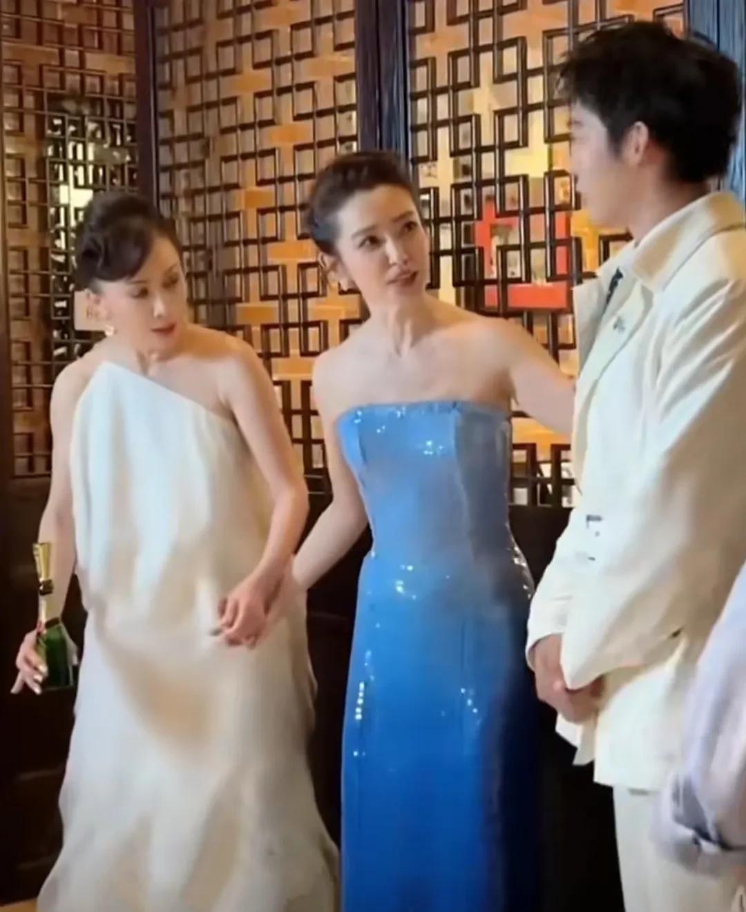 刘嘉玲、李冰冰、于适三人同框，刘嘉玲当面调侃小帅哥于适，说:“超级帅哥，别认真，