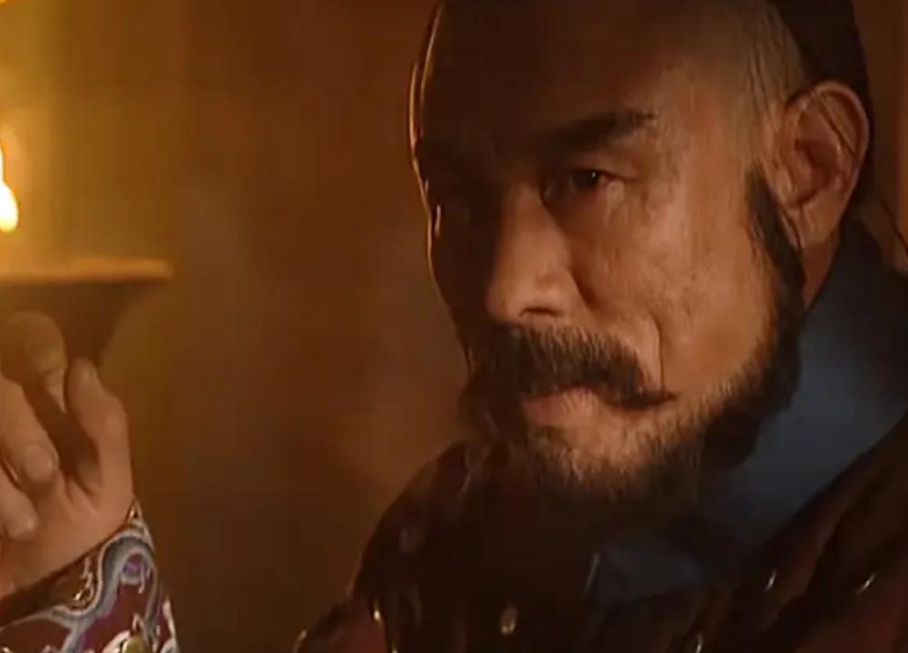 我发现《雍正王朝》里，有一处很不合理，年羹尧当时在西北，那是多么的不可一世，就连