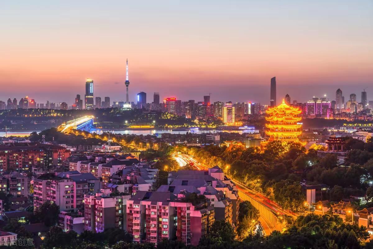 “我们再去武汉吧。”老同志一脸不解，突然突然学着电视剧里来了一句:“武汉都有谁在