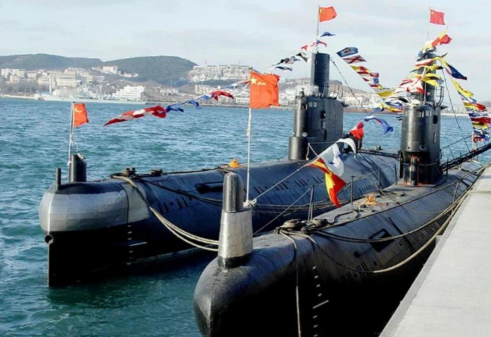 2003年渔民发现一潜艇，打开舱盖后发现，里面是70具尸体。2003年，一艘潜艇