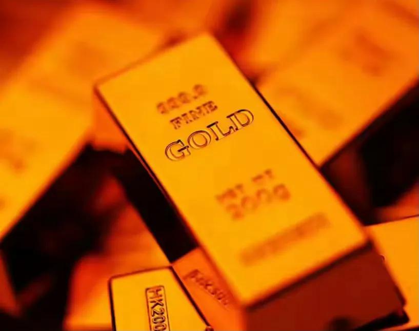 刚刷到热搜，金银价格直线跳水。现货黄金从4450附近直接砸下来，日内跌超3