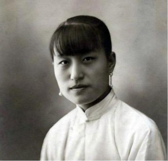 1971年，84岁的蒋介石收到了前妻陈洁如的遗书，寥寥数语，却道尽了这个女人半生
