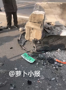 真吓人啊！汽车“断尾”了。根据《正在新闻》报道，近日在上海沪青平公路发生一起交